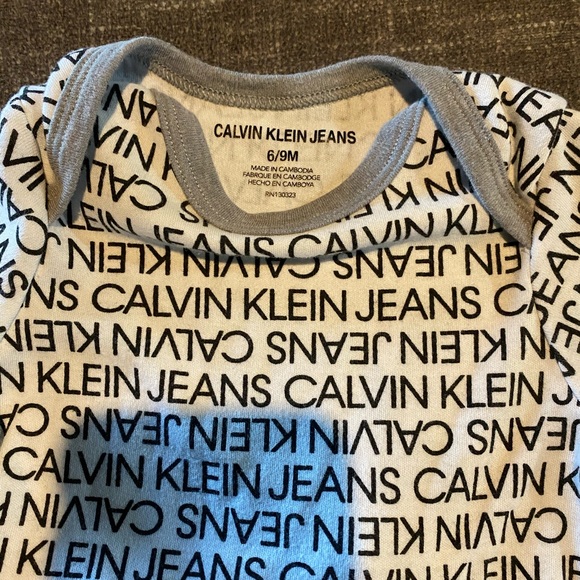‼️ No Longer Available ‼️ Calvin Klein Outfit - Picture 4 of 6